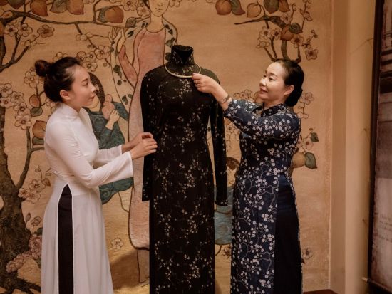 アオザイ博物館＆タンディン教会＆プチフランス巡り＋アオザイ試着体験　貸切プランあり〈1日／送迎付／昼食付き〉