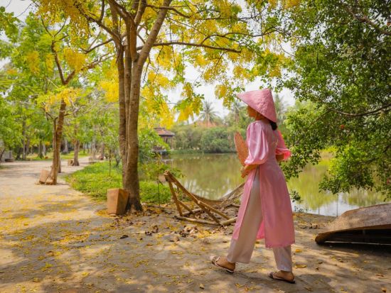 アオザイ博物館＆タンディン教会＆プチフランス巡り＋アオザイ試着体験　貸切プランあり〈1日／送迎付／昼食付き〉