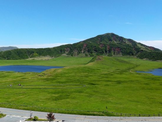 【熊本駅発／阿蘇駅着】貸切観光タクシー ONE PIECE像を巡るツアー 俵山交流館+上色見熊野座神社+熊本地震震災ミュージアム+草千里+阿蘇山火口＜約7時間＞