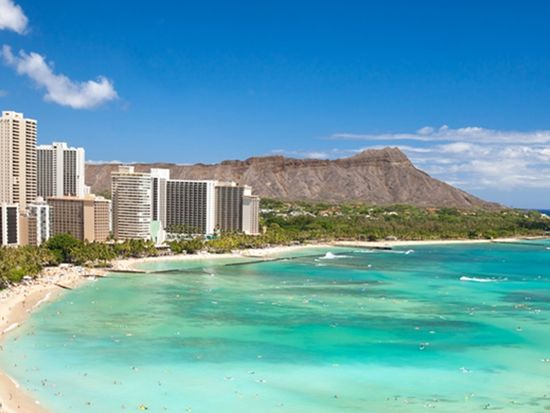 DiamondHead_WaikikiBeach_Drone_shutterstock_139755118