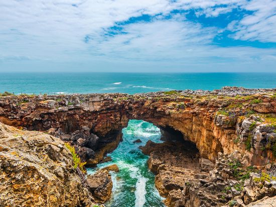 Portugal_Cascais_Boca do Inferno_shutterstock_1510323335