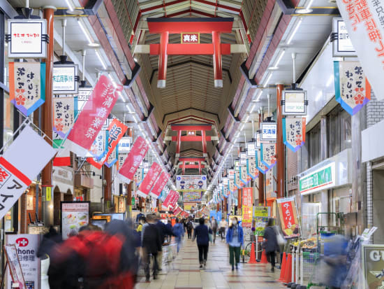 大阪ウォーキングツアー 近代的な梅田スカイビルから昭和な雰囲気の中崎町へ 過去へとタイムスリップ体験 午前 梅田駅発 2 5時間 大阪の観光 遊び 体験 レジャー専門予約サイト Veltra ベルトラ