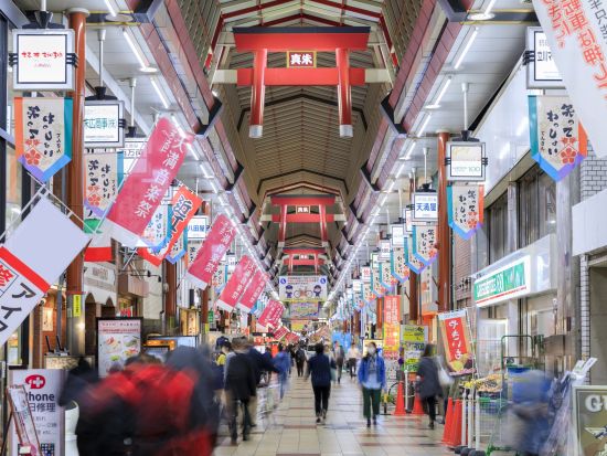 【歩こう！大阪】大阪ウォーキングツアー 近代的な梅田スカイビルから昭和な雰囲気の中崎町へ 過去へとタイムスリップ体験＜午前／梅田駅発／約2.5時間＞