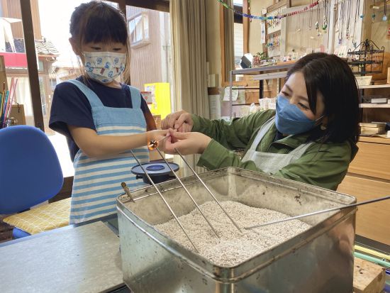 貸切工房でとんぼ玉作り体験　世界に一つだけのオリジナル作品で想い出を＜2.5時間／豊岡市＞by LAMP WORK TASUKU