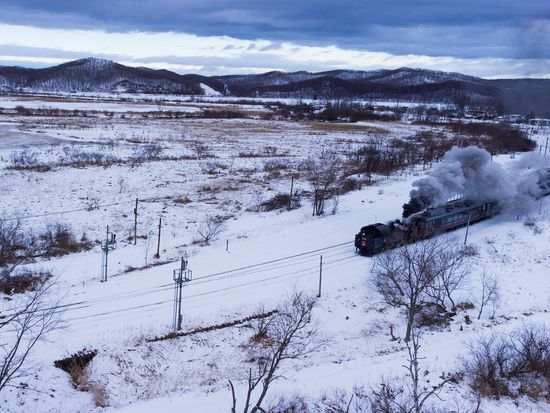 ギークより臨む冬の釧路湿原とSL