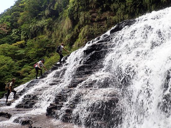 マヤグスクの滝トレッキングツアー　定期ボート・早朝チャーターボート・カヤックから選択可＜1～5月／貸切／昼食付／写真プレゼント／西部地区（上原港側）無料送迎＞