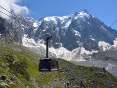 France_Chamonix_Aiguille du Midi_pixta_48305653_M