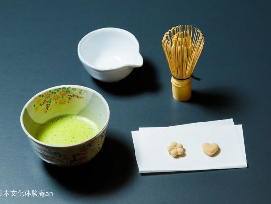 和文化体験 自分で点てるお点前体験 ひき茶の実演付＜1名～／約30分～／神田駅から徒歩1分＞ by 日本文化体験 庵an東京