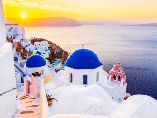 サントリーニ島3つの村を散策☆メサゴニア村＋ピルゴス村＋イア村夕日鑑賞バスツアー＜4月～10月／英語／サントリーニ島＞