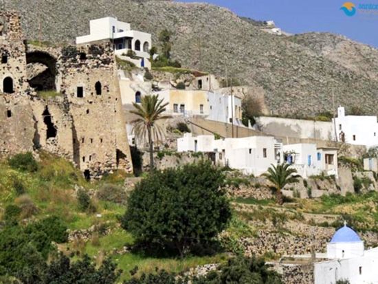 サントリーニ島3つの村を散策☆メサゴニア村＋ピルゴス村＋イア村夕日鑑賞バスツアー＜4月～10月／英語／サントリーニ島＞