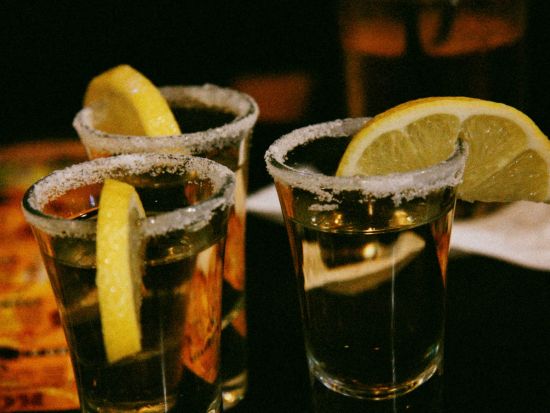 ロス・カボスのサンセットクルーズ＋テキーラ試飲＋タコスディナー＜夕方発／英語／送迎付き／ロス・カボス発＞