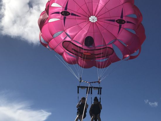 南部パラセーリング　手ぶらで参加OK！青い空に舞い上がるスリルと美しい海を見渡す感動体験＜6歳から参加可／糸満市＞