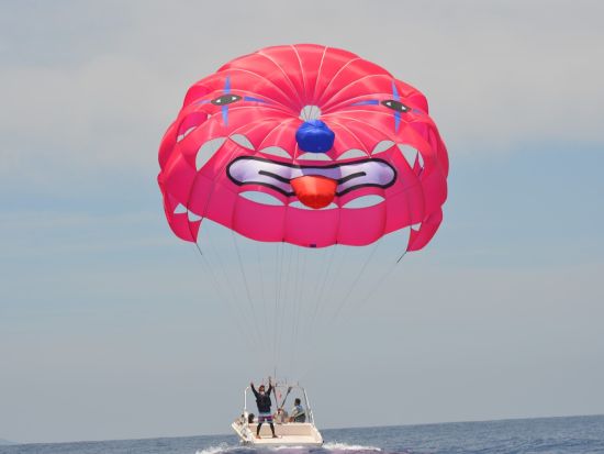 南部パラセーリング　手ぶらで参加OK！青い空に舞い上がるスリルと美しい海を見渡す感動体験＜6歳から参加可／糸満市＞