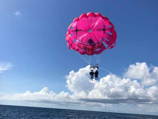 南部パラセーリング　手ぶらで参加OK！青い空に舞い上がるスリルと美しい海を見渡す感動体験＜6歳から参加可／糸満市＞