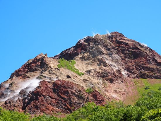 Japan_Hokkaido_Lake Toya_Mt. Showa Shinzan_shutterstock_1139051804