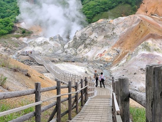 Japan_Hokkaido_Noboribetsu_Jigokudani_shutterstock_1293981091