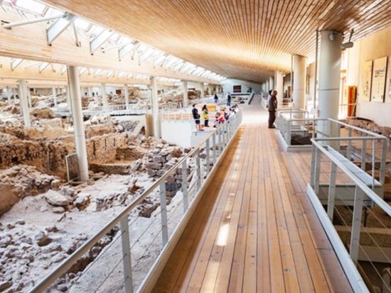 アクロティリ遺跡と絶景ビーチを巡るバスツアー　メガロチョリ村＋レッドビーチ＋ペリヴォロスビーチ＜4月～10月／英語／サントリーニ島発＞