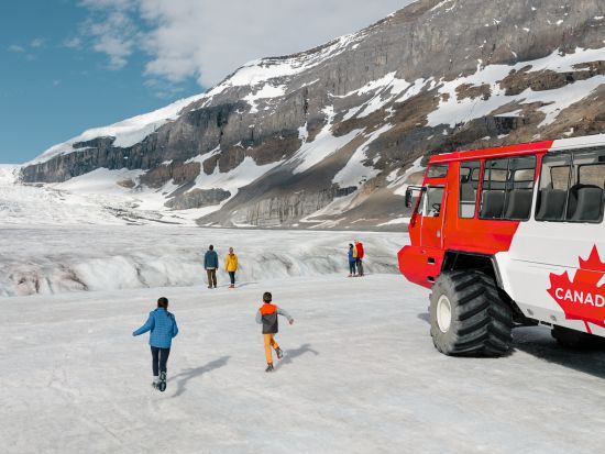 世界遺産カナディアンロッキー 3日間からの観光パッケージ　カルガリー空港往復送迎＆コロンビア大氷原観光 ＜5～10月／日本語ガイド＞