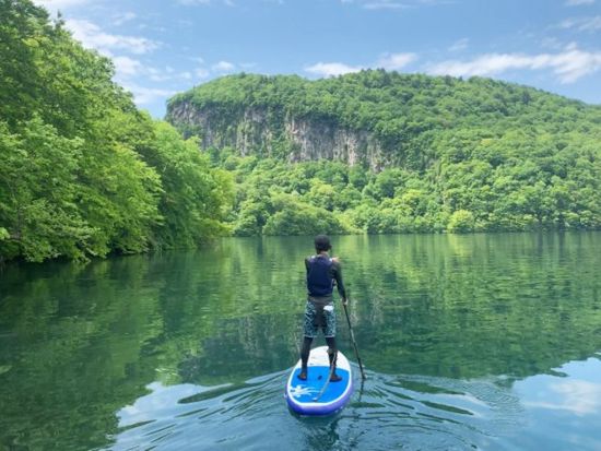 十和田湖 SUP体験　透明度抜群の湖水、移り変わる木々の色…。四季を満喫しながらのSUP体験 ＜7～10月／高校生以上参加可／十和田湖＞by4-Ride