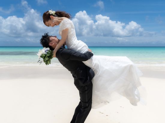 ウエディングフォトツアー　17ENDや渡口の浜、ジャングルなどご希望の場所で撮影！ブーケレンタル付き♪＜50カット／宮古島＞