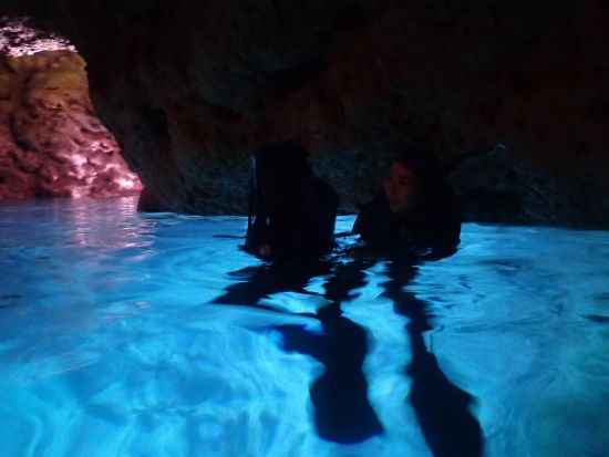 青の洞窟 シュノーケリング 神秘的な海の世界を探検！写真撮影無料&餌付け体験付き◎＜ビーチ／写真プレゼント／那覇市内ホテル送迎＞