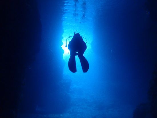 青の洞窟体験ダイビング　10歳から参加OK！最大3名の少人数制で安心＜ビーチ／1ダイブ／写真プレゼント／那覇市内ホテル無料送迎＞by OCEAN'S SEVEN
