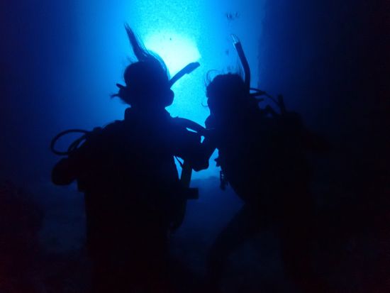 青の洞窟体験ダイビング　10歳から参加OK！最大3名の少人数制で安心＜ビーチ／1ダイブ／写真プレゼント／那覇市内ホテル無料送迎＞by OCEAN'S SEVEN