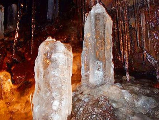 溶岩洞窟の鳴沢氷穴