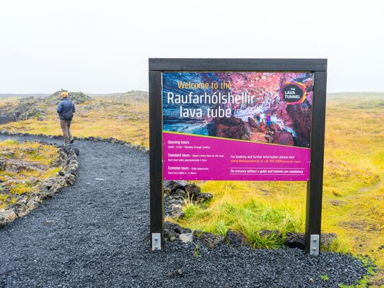 Arctic-Adventures-lava-tunnel-raufarholshellir-3