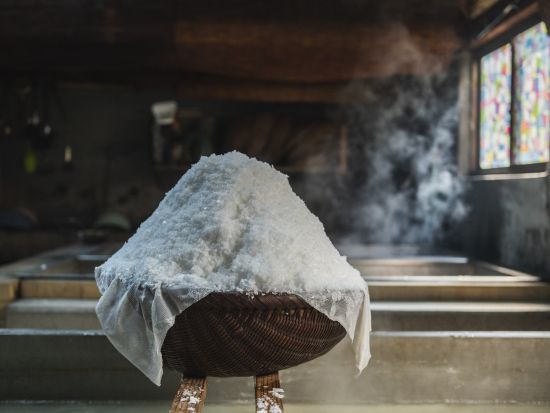 塩づくり体験　五島の海の恵みをお裾分け 伝統製法で作る上五島自慢のお塩 ＜中通島・新上五島町＞ by 矢堅目の塩本舗