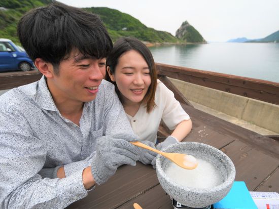 塩づくり体験　五島の海の恵みをお裾分け 伝統製法で作る上五島自慢のお塩 ＜中通島・新上五島町＞ by 矢堅目の塩本舗