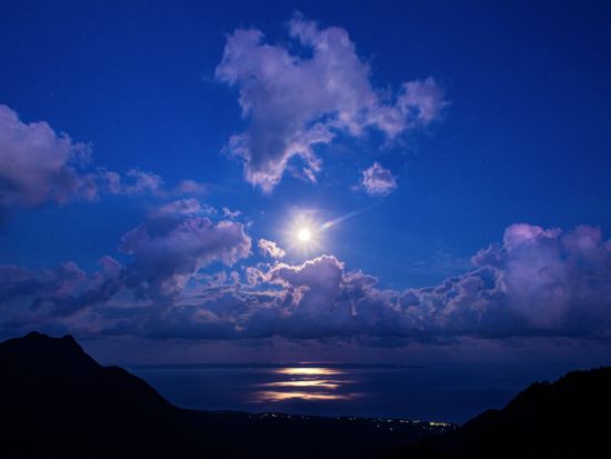 星空観察ナイトツアー　福江島で満点の星空を堪能！鬼岳、魚津ヶ崎、高崎公園など、ベテランガイドがとっておきの星空スポットへご案内＜福江島・五島市＞ by 凹凸