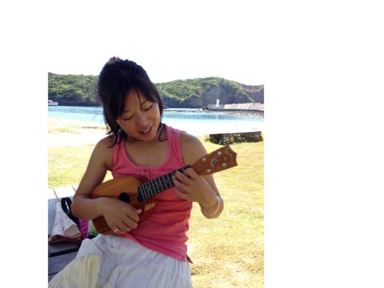 母島 島唄ウクレレ体験　初心者歓迎！小笠原古謡を一緒に歌おう＜1時間／父島からの日帰り参加OK／小笠原諸島・母島発＞