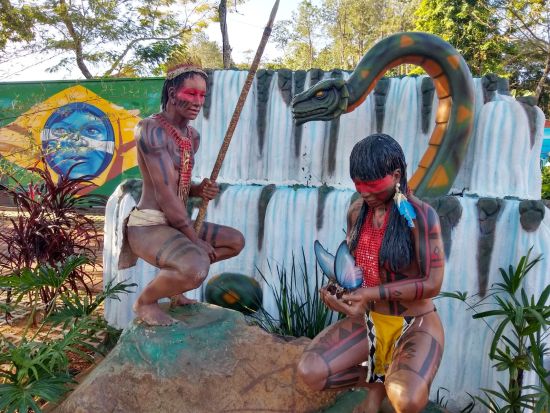 3ヶ国（アルゼンチン・ブラジル・パラグアイ）の国境地点散策ツアー＜日本語ガイド／送迎あり／夕方発／ダンスショー・観覧車付きプラン有＞