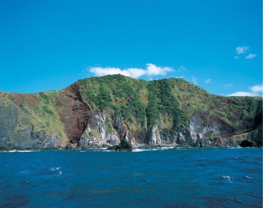 嵯峨島をこよなく愛する烏山ガイドと行く！嵯峨島半日トレッキングツアー　『日本の秘境100選』に選ばれている2つの火山が結合した島へ！＜福江島・五島市＞ by凹凸