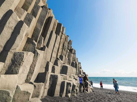 EI02-reynisfjara-beach-vik-iceland-4-
