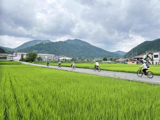 「Otsukai!」農家さんから具材を集めて津和野を味わうピザづくりツアー  電動アシスト付き自転車で食材調達＆クッキング体験＜5時間／津和野町＞