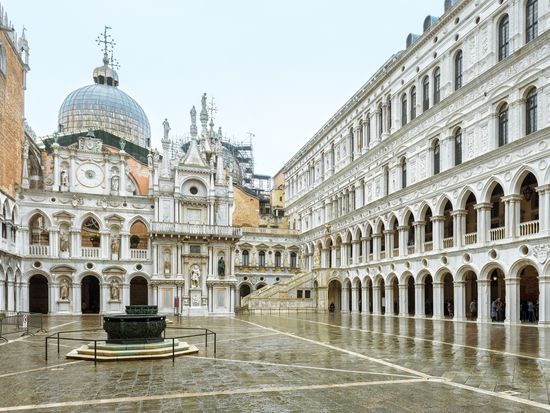 Italy_Venice_Doge's_Palace_shutterstock_768002575