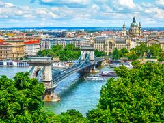 Hungary_Budapest_ChainBridge_shutterstock_562412311
