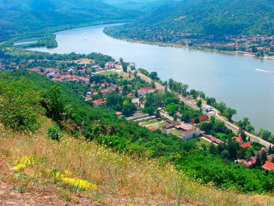 Hungary_Visegrad_pixta_37674751_M