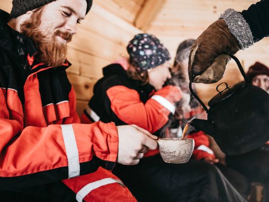 ファミリーにおすすめ！ハスキーキャンプで犬ぞり体験ツアー 防寒具貸し出し＆ホットドリンク付き＜12～4月初旬／ロヴァニエミ発＞