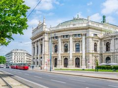 Austria_Wienna_Burgtheater_Ringstrasse_shutterstock_567873322