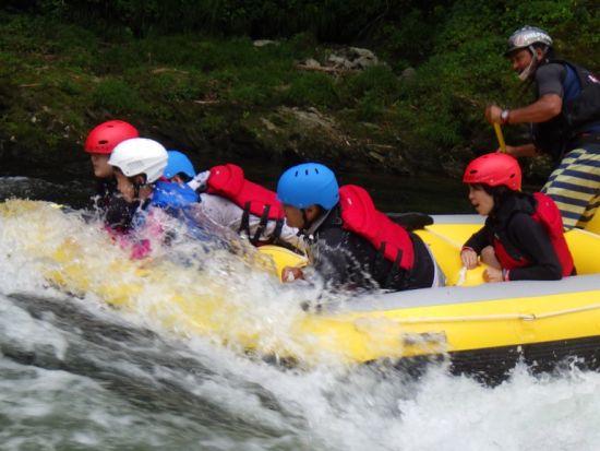 即予約確定！水上ラフティングツアー 全国的にも有名なラフティングスポットで川下りを体験 中学生以上から参加OK＜午前・午後／みなかみ町＞