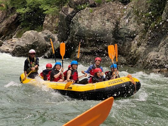 即予約確定！水上ラフティングツアー 全国的にも有名なラフティングスポットで川下りを体験 中学生以上から参加OK＜午前・午後／みなかみ町＞