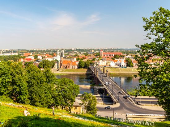 カウナス市内 日帰り観光ツアー　杉原記念館入場 ＜車＋ガイド貸切／ヴィリニュス発＞