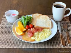 Kaleido-Lodge-Breakfast-01-600