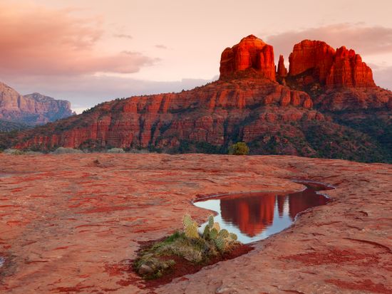 USA_Sedona_Cathedral Rock_Sunset_shutterstock_83593957