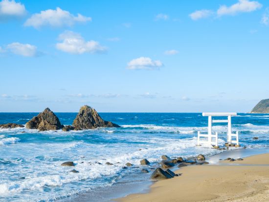 福岡発日帰りバスツアー｜【糸島観光コース】伊都菜彩＋二見ヶ浦＋桜井神社＋芥屋の大門 ＜木～月／博多発着＞