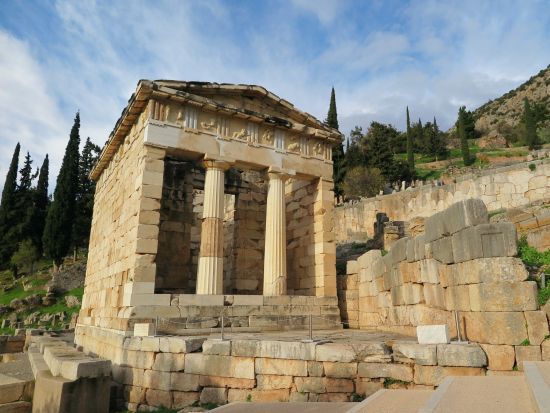 ギリシャの世界遺産めぐり デルフィとメテオラ修道院 1泊2日観光ツアー＜アテネ発＞