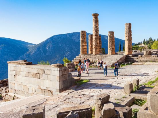 世界遺産デルフィ遺跡　1泊2日宿泊ツアー＜4月～10月／朝・夕食付／英語ガイド／アテネ発＞